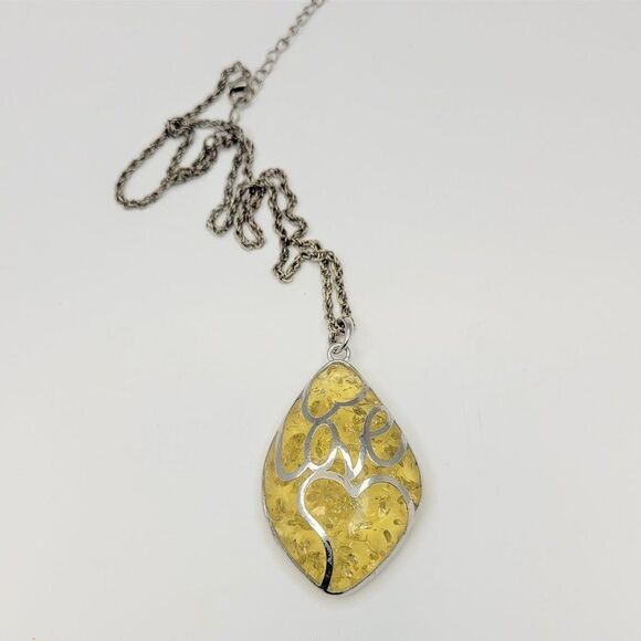 Yellow glass pendant necklace - Picture 4 of 7